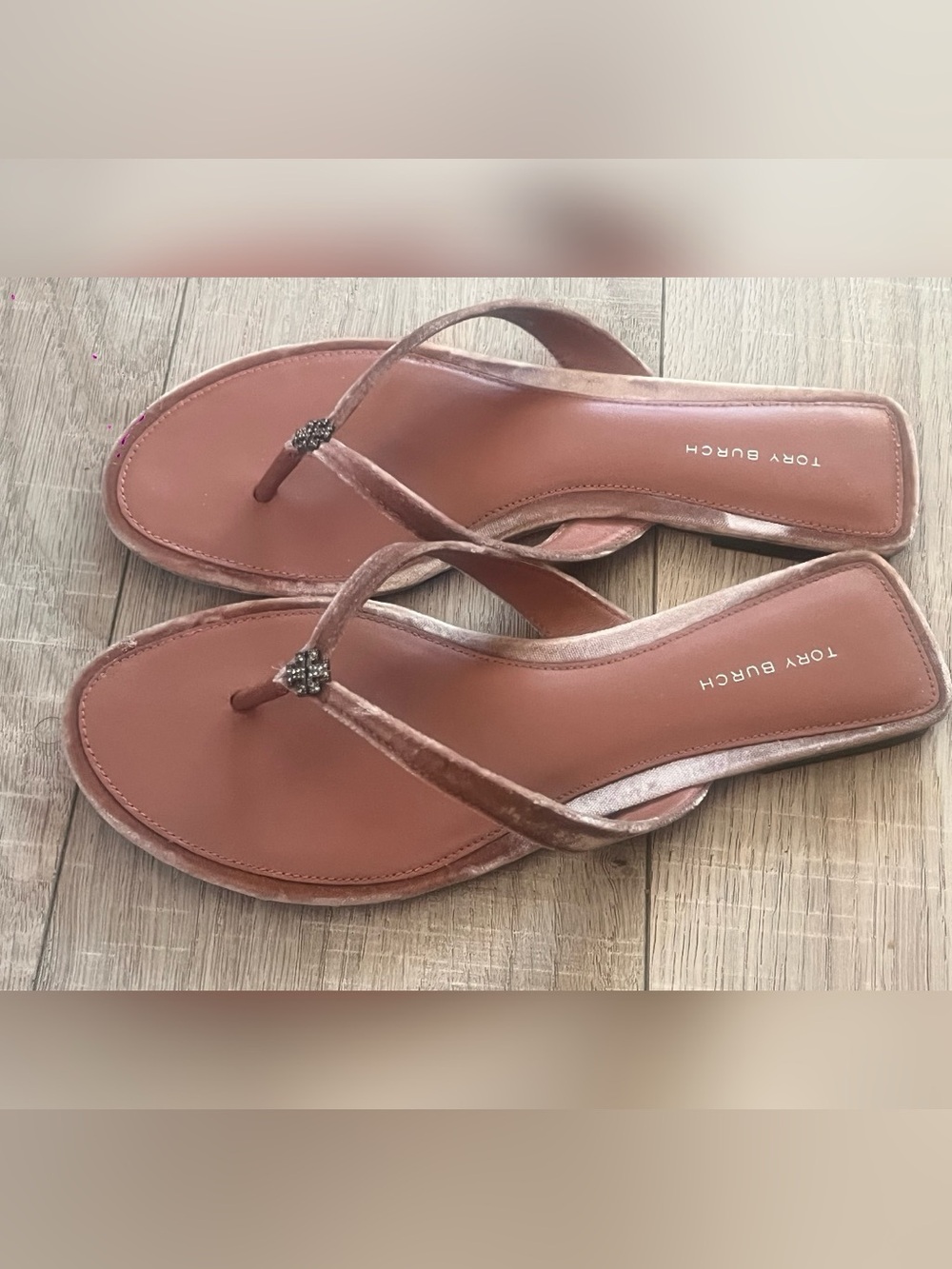 TORY BURCH
Classic Pavé Pink Flip Flops
$228 Size 7